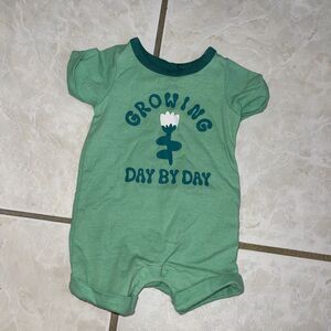 1250. Cat & Jack One Piece Size Newborn